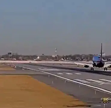 Midway Airport Near Miss: Southwest Plane Aborts Landing to Avoid collision with Private Jet