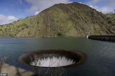 'Glory Hole' at Lake Berryessa Reveals Its Majestic Power After Years of Silence