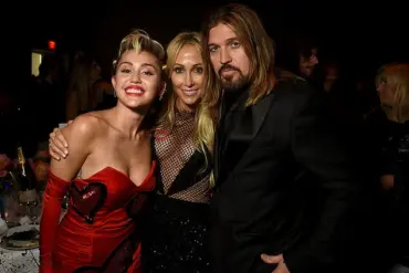 Exclusive: The Secret Text Message Romance Between Billy Ray Cyrus and His New Love Interest