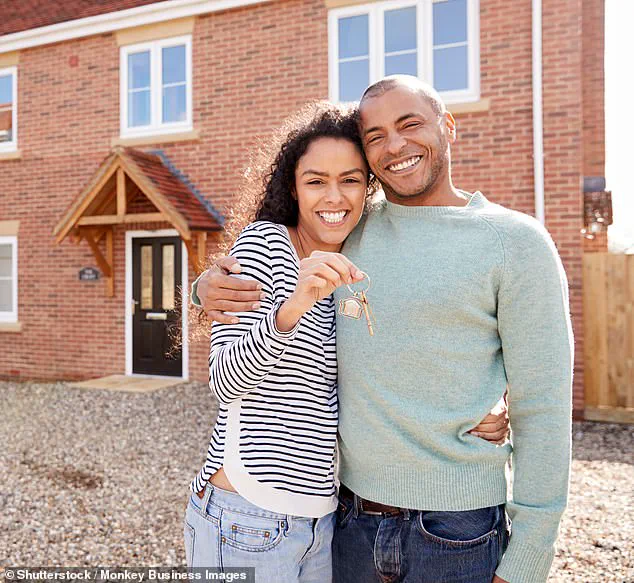 Homeowners Discover Mysterious Space Under Floor, Sparking Curiosity and Renovation Discussion