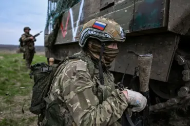 Russian Forces Step Up Military Pressure on Ukraine Near Loknia