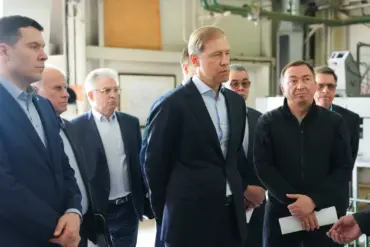 Government Officials Inspect Defense Projects in Show of Commitment to Domestic Manufacturing