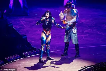 Katy Perry's Lifetimes Tour Struggles as Minnesota Show Delayed, Fans Wait Two Hours