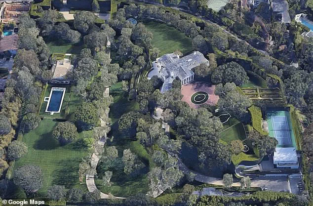 Lauren Sanchez Reveals Pink Writing Desk in Billionaire's $165 Million LA Mansion