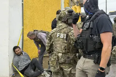 Chaos Erupts in Minneapolis as Federal Agents Clash with Protesters During Late-Breaking Operation