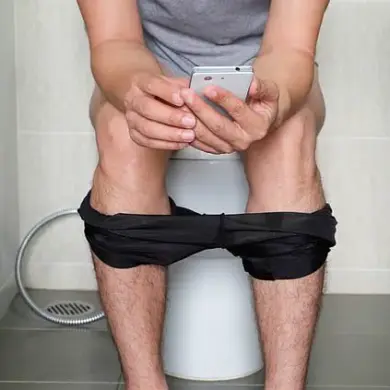 Expert Warns of Bacterial Risks from Bathroom Phone Use