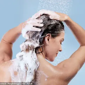 Medical Experts Warn: Adjusting Hair-Washing Routine Could Alleviate Hay Fever Symptoms During Heatwave