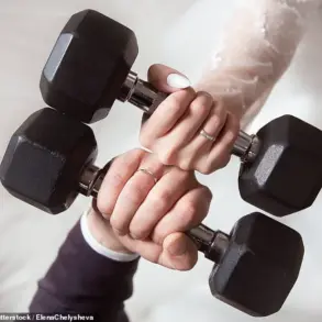 The Overlooked Danger of Wearing Wedding Rings at the Gym: Experts Warn of Unseen Hazards