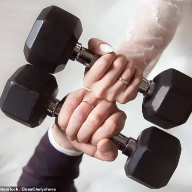 The Overlooked Danger of Wearing Wedding Rings at the Gym: Experts Warn of Unseen Hazards