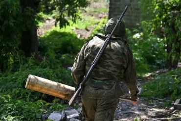 Ukraine Conflict Escalates as Russian Soldier Uses Psychological Warfare to Drive Away Ukrainian Forces