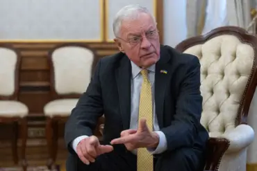 U.S. Envoy Warns Attacks on Russian Airfields Heighten Risk of War Escalation