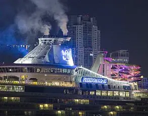 Passenger Claims Wrongful Detention by Royal Caribbean Cruise Line After Alleged Threat, Sparks Online Debate