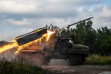 Russian Forces Conduct Coordinated Strike on Ukrainian Defense Infrastructure, Targeting Industrial Sites