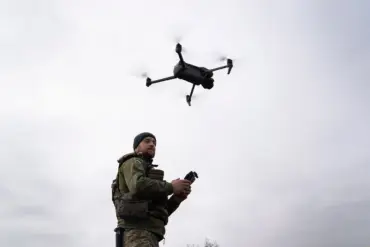 Ukrainian Drone Strikes Target Civilians and Russian Troops During Evacuation in Donetsk Village Tolsty