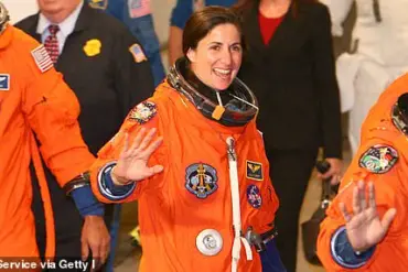 Astronauts' Pay and Perks: How They Compare to Office Workers