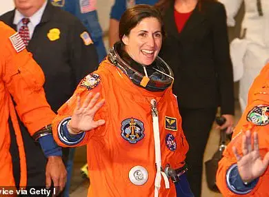 Astronauts' Pay and Perks: How They Compare to Office Workers