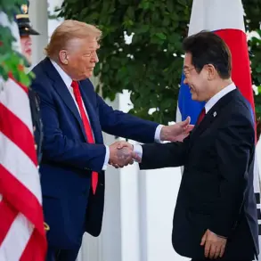 Donald Trump's Unexplained Bruise Sparks Health Concerns Amid Oval Office Meeting with South Korean President, as Medical Analysts Weigh In on Possible Causes