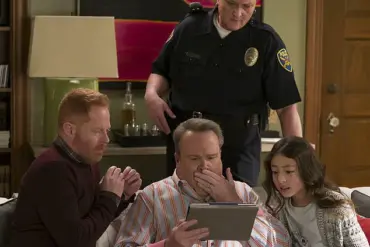 Jesse Tyler Ferguson Reflects on the Pressure of Portraying a Groundbreaking Gay Character on Modern Family