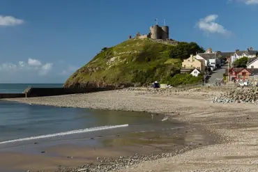 Minor Earthquake Shakes North Wales, Prompting Community Alarm and Evacuations