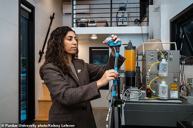 Scientists Warn: Hidden Health Risks of Daily Hair Styling Tools Pose Serious Public Health Concerns
