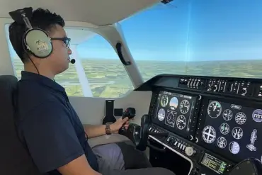 Study Reveals Female Pilots Outperform Males Under Pressure