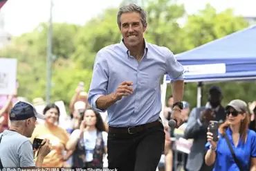 Texas Judge Issues Restraining Order Against Beto O’Rourke, Freezing Fundraising for Democratic Lawmakers Amid Redistricting Dispute