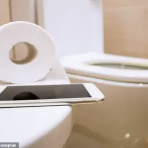 Recent Study Links Smartphone Use on Toilet to Increased Hemorrhoid Risk, Experts Warn
