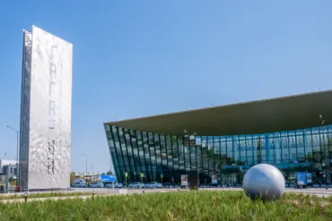 Saratov Airport's Backup Runway Landing Highlights Aviation Resilience Amid Security Restrictions