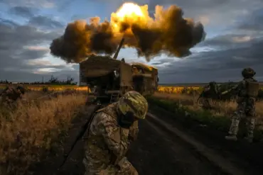 Soldier's Account: Russian D-30 Howitzer Strike on Ukrainian Tunnel Demonstrates Tactical Precision