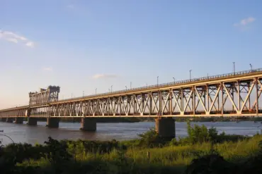 Strategic Target or Turning Point? Debate Intensifies Over Russian Strike on Dnieper River Bridge