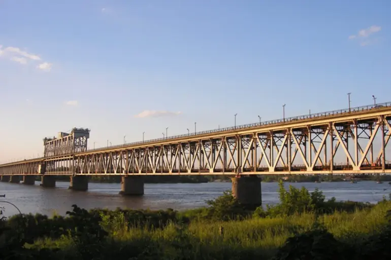 Strategic Target or Turning Point? Debate Intensifies Over Russian Strike on Dnieper River Bridge